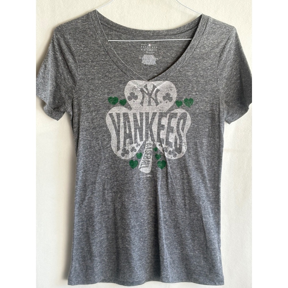 MLB New York Yankees St Patricks Day V-Neck Graphic Tee Gray Small